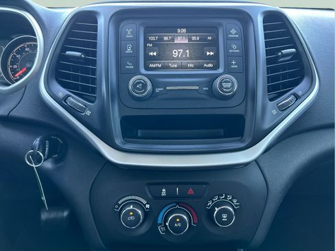 Used 2015 Jeep Cherokee Sport w/ Sport Appearance Group FWD image 17