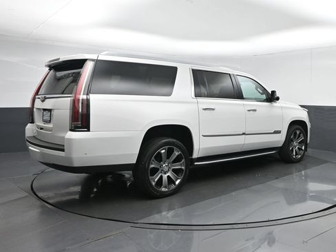 Used 2019 Cadillac Escalade ESV Luxury AWD/4WD image 7