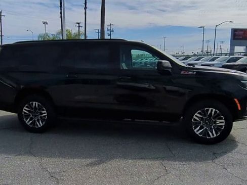 Certified 2025 Chevrolet Suburban Z71 image 9