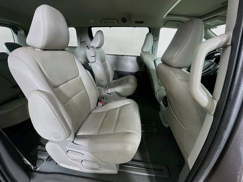 Used 2020 Toyota Sienna XLE FWD image 9