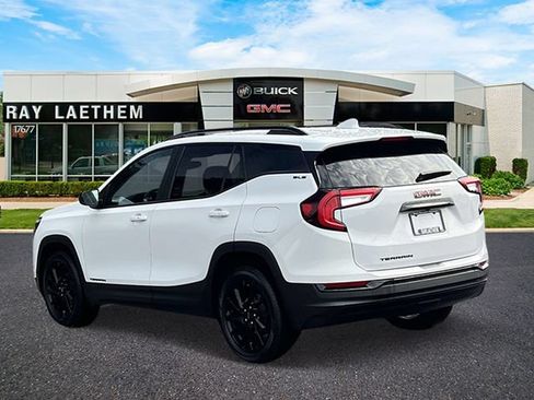Used 2023 GMC Terrain SLE w/ Driver Convenience Package FWD image 3