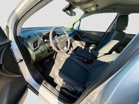 Used 2017 Chevrolet Trax LS image 19