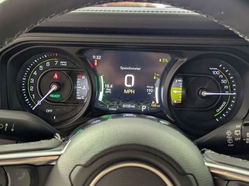 Used 2025 Jeep Wrangler Unlimited Sahara w/ Safety Group AWD/4WD image 16