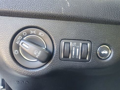 Used 2016 Chrysler 300 Limited w/ Driver Convenience Group image 30