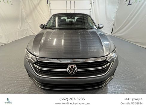 Used 2023 Volkswagen Jetta SE FWD image 2