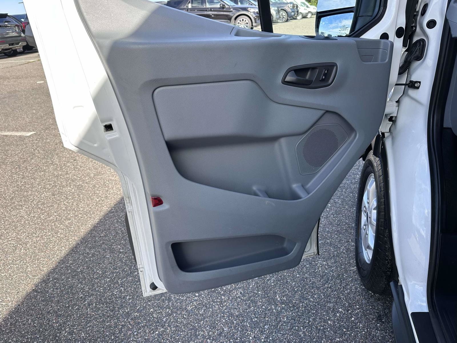 Used 2015 Ford Transit 350 XLT RWD image 10