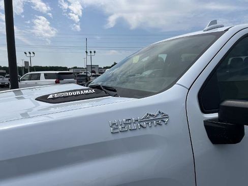 New 2026 Chevrolet Silverado 2500 High Country w/ High Country Premium Package AWD/4WD image 2