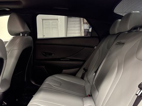 Used 2024 Hyundai Elantra Limited image 18