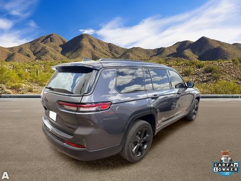 Used 2023 Jeep Grand Cherokee L Limited w/ Black Appearance Package AWD/4WD image 4