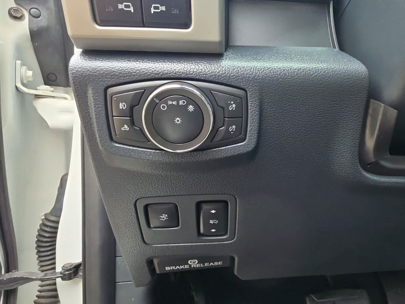 Used 2022 Ford F350 Lariat w/ Lariat Ultimate Package AWD/4WD image 24