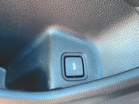 Used 2018 Honda Accord EX image 11