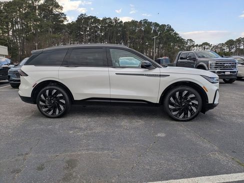 New 2026 Lincoln Nautilus Reserve image 3