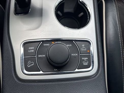 Used 2015 Jeep Grand Cherokee Overland w/ Advanced Technology Group image 31