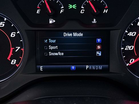 Used 2018 Chevrolet Camaro LT RWD image 9