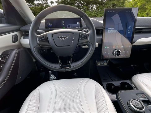 Certified 2022 Ford Mustang Mach-E Premium image 8