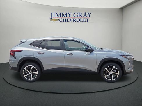New 2026 Chevrolet Trax RS w/ Sunroof Package FWD image 6