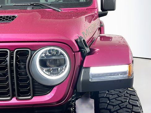 Used 2024 Jeep Gladiator Mojave AWD/4WD image 11