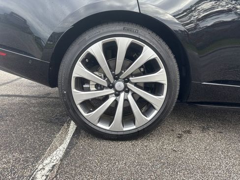 New 2025 Land Rover Range Rover SE image 25