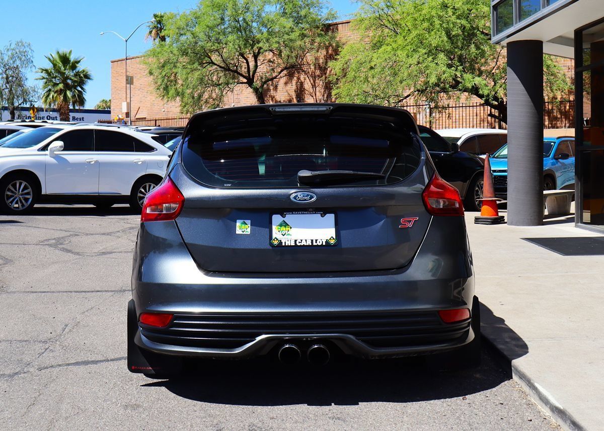 Used 2018 Ford Focus ST FWD image 11