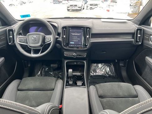 Certified 2023 Volvo C40 P8 Recharge Ultimate w/ Protection Package Premier image 22