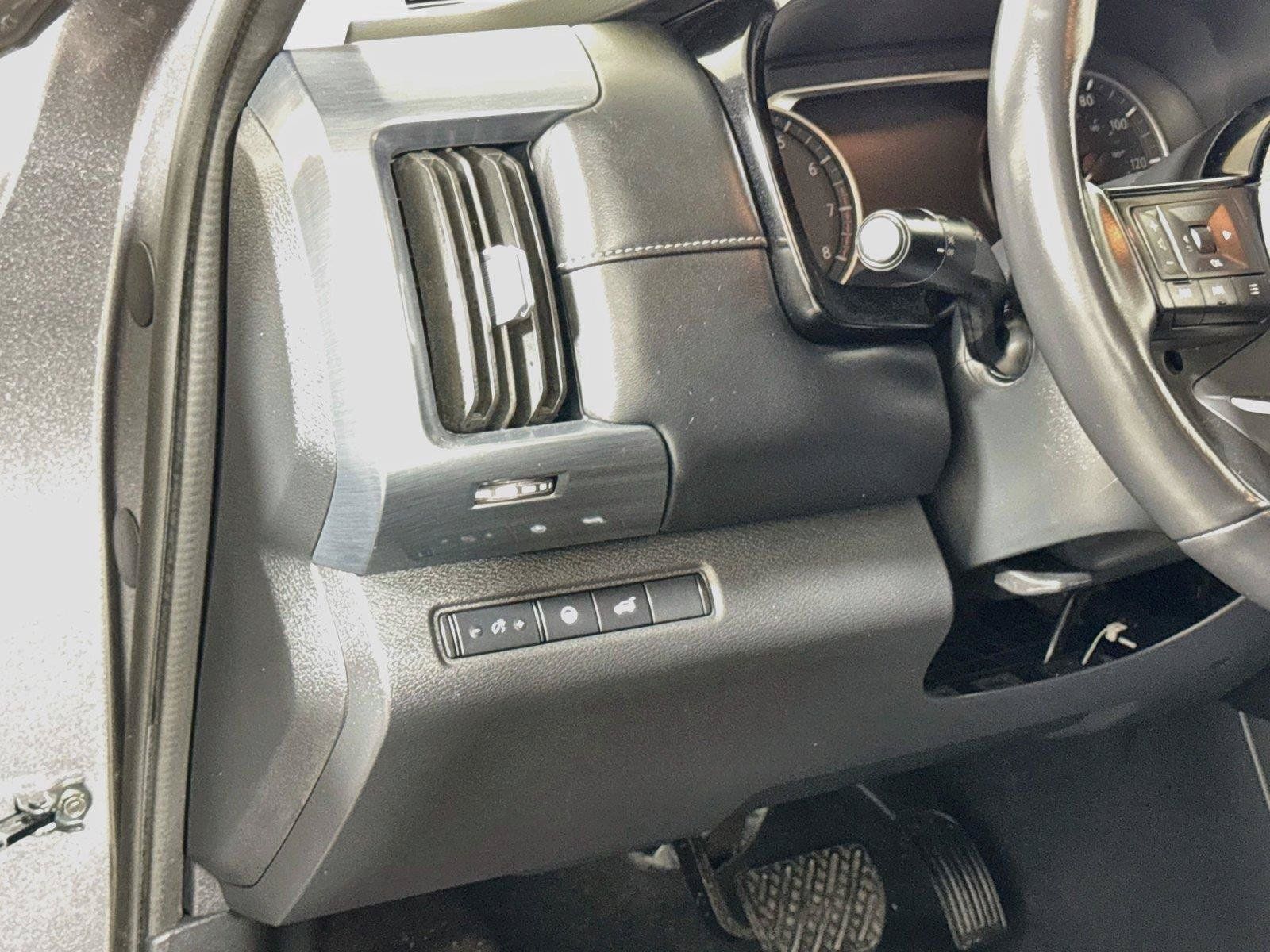 Used 2025 Nissan Pathfinder SL FWD image 8