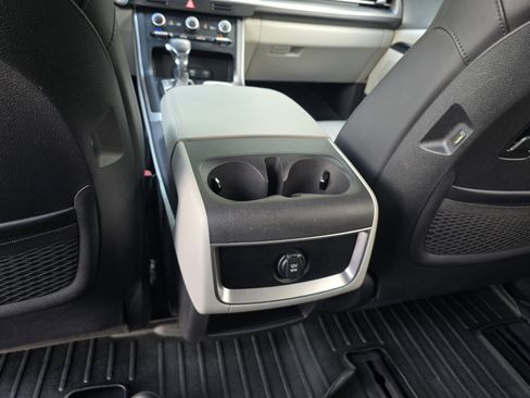 Used 2023 Kia Carnival LX FWD image 24