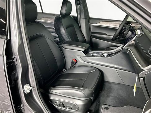 New 2025 Jeep Grand Cherokee L Limited image 12