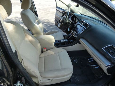 Used 2019 Subaru Outback 2.5i Premium image 27