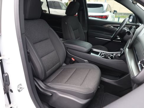 Used 2024 Chevrolet Traverse LS FWD image 21