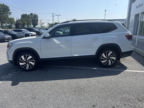 Used 2024 Volkswagen Atlas SE AWD/4WD image 4