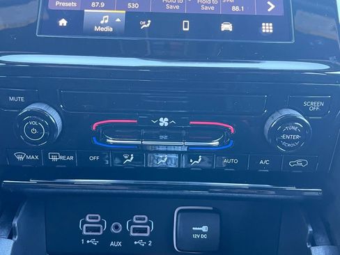 New 2025 Jeep Grand Cherokee Laredo image 4