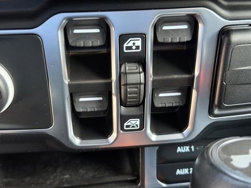 Used 2024 Jeep Wrangler Unlimited Sahara w/ Technology Group AWD/4WD image 20