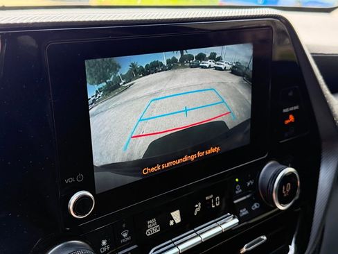 Used 2023 Toyota Highlander XSE FWD image 18