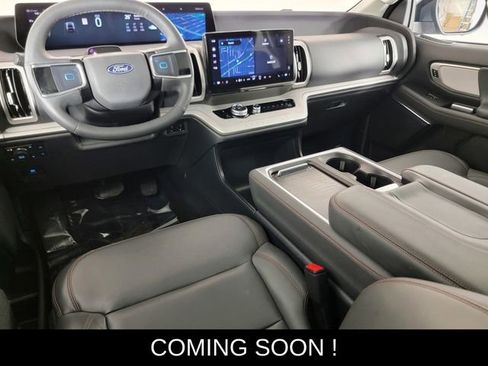 Used 2025 Ford Expedition Active image 33