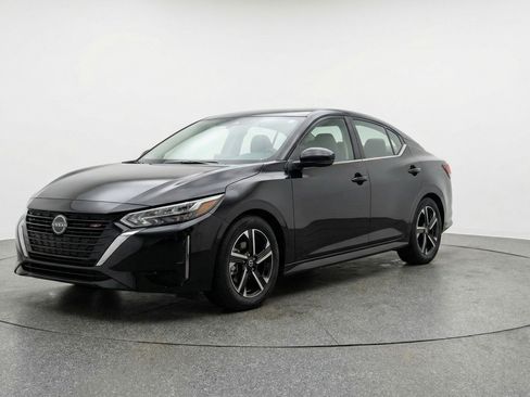 Used 2025 Nissan Sentra SV image 3