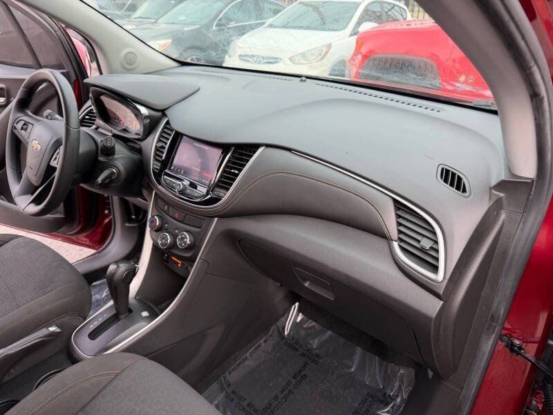 Used 2021 Chevrolet Trax LS FWD image 21