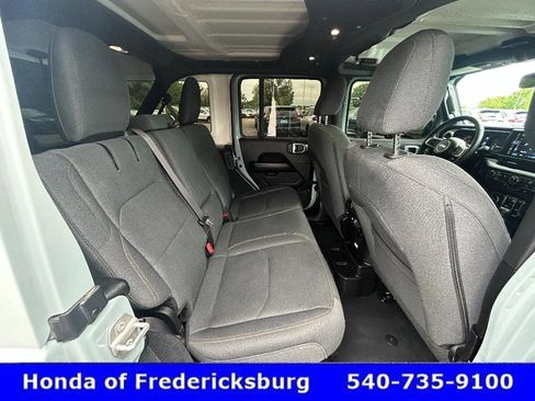 Used 2024 Jeep Wrangler Unlimited Sahara AWD/4WD image 27
