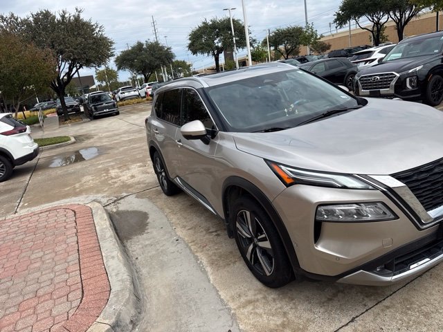 Used 2021 Nissan Rogue Platinum FWD image 3