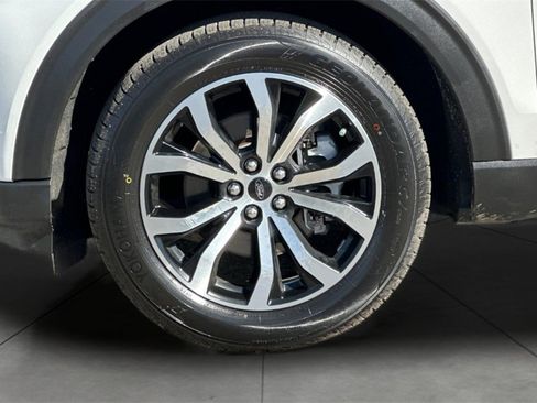 Used 2024 Ford Explorer ST-Line w/ Class IV Trailer Tow Package image 27