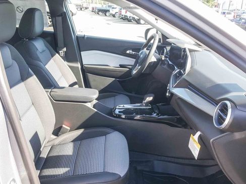 New 2026 Chevrolet Trax LT w/ LT Convenience Package FWD image 16