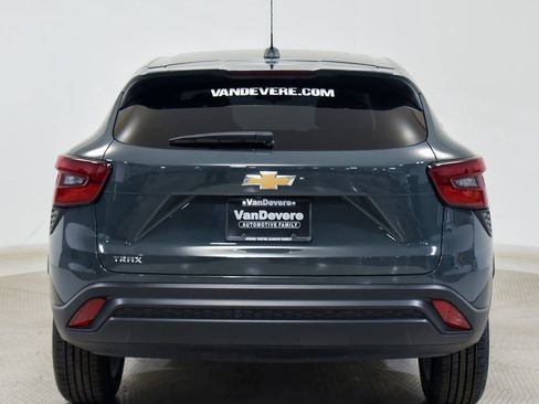 Used 2025 Chevrolet Trax LS w/ LS Convenience Package FWD image 12
