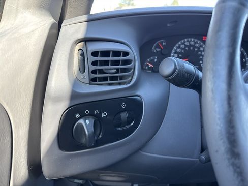 Used 2001 Ford F150 XLT RWD image 39