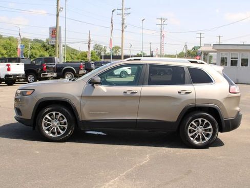 Used 2019 Jeep Cherokee Latitude Plus w/ Comfort/Convenience Group AWD/4WD image 5