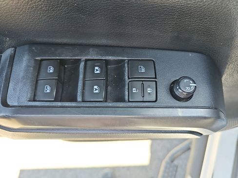 Used 2019 Toyota Tacoma TRD Off-Road AWD/4WD image 31
