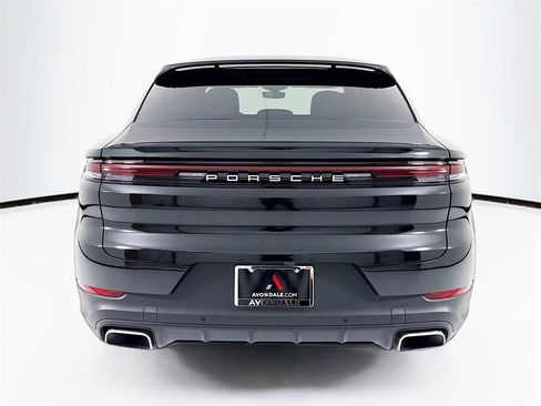 Used 2024 Porsche Cayenne Coupe image 10