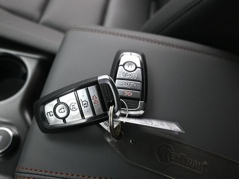 Used 2025 Ford Explorer Active RWD image 16