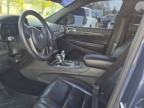 Used 2019 Jeep Grand Cherokee Limited AWD/4WD image 3