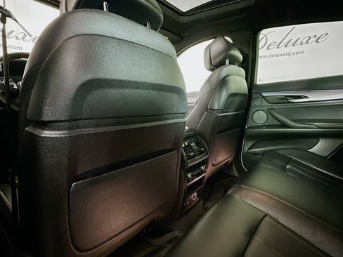 Used 2019 BMW X6 xDrive50i w/ M Sport Package image 24