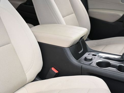 Used 2022 Chevrolet Traverse LS image 35