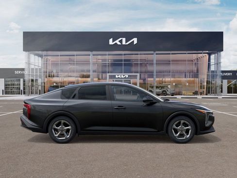 New 2026 Kia K4 LXS image 7